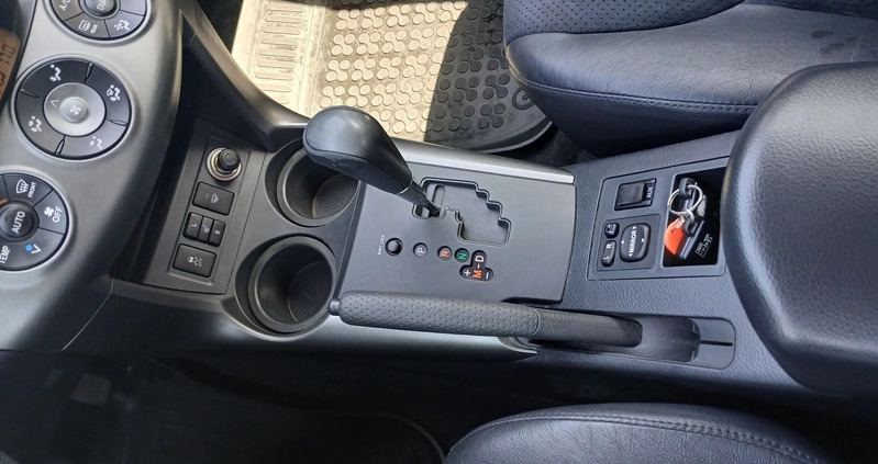 Toyota RAV4 cena 55900 przebieg: 240535, rok produkcji 2011 z Kalisz małe 596